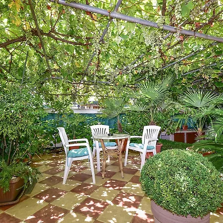 Nada 2451 Apartman *