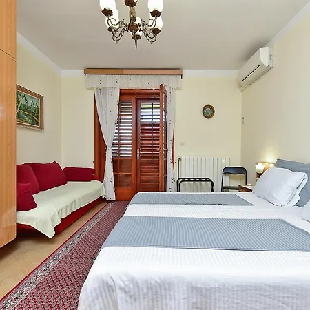 Apartment Nada 2451 Fažana