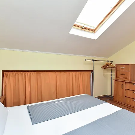 Apartment Nada 2451 Fažana