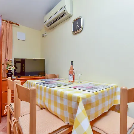 Nada 2451 Apartment