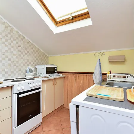 Apartment Nada 2451 Fažana